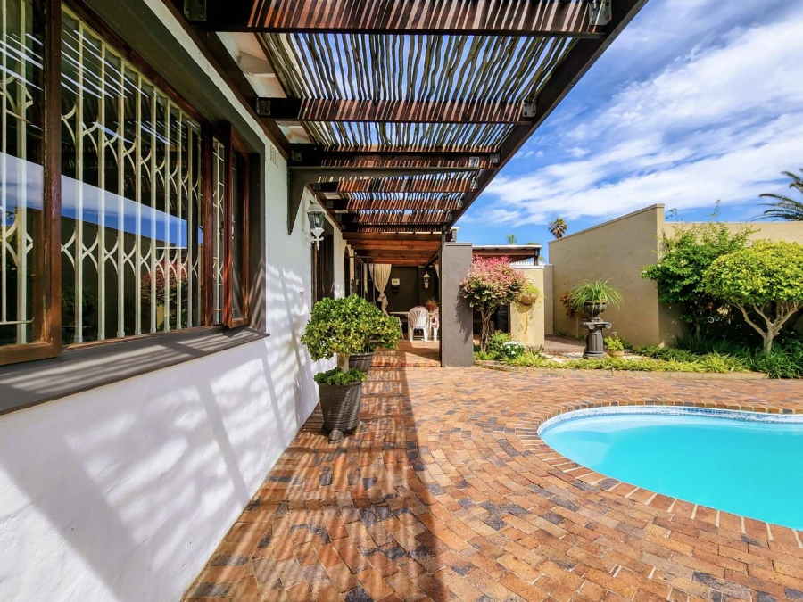 3 Bedroom Property for Sale in Waves Edge Western Cape